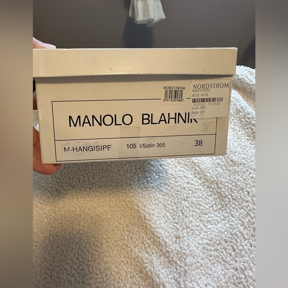 *Sold* Manolo Blahnik Hangisi heels beige satin with pearl - Picture 10 of 10